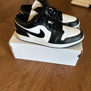 Air Jordan - EUC - Worn only 2 times